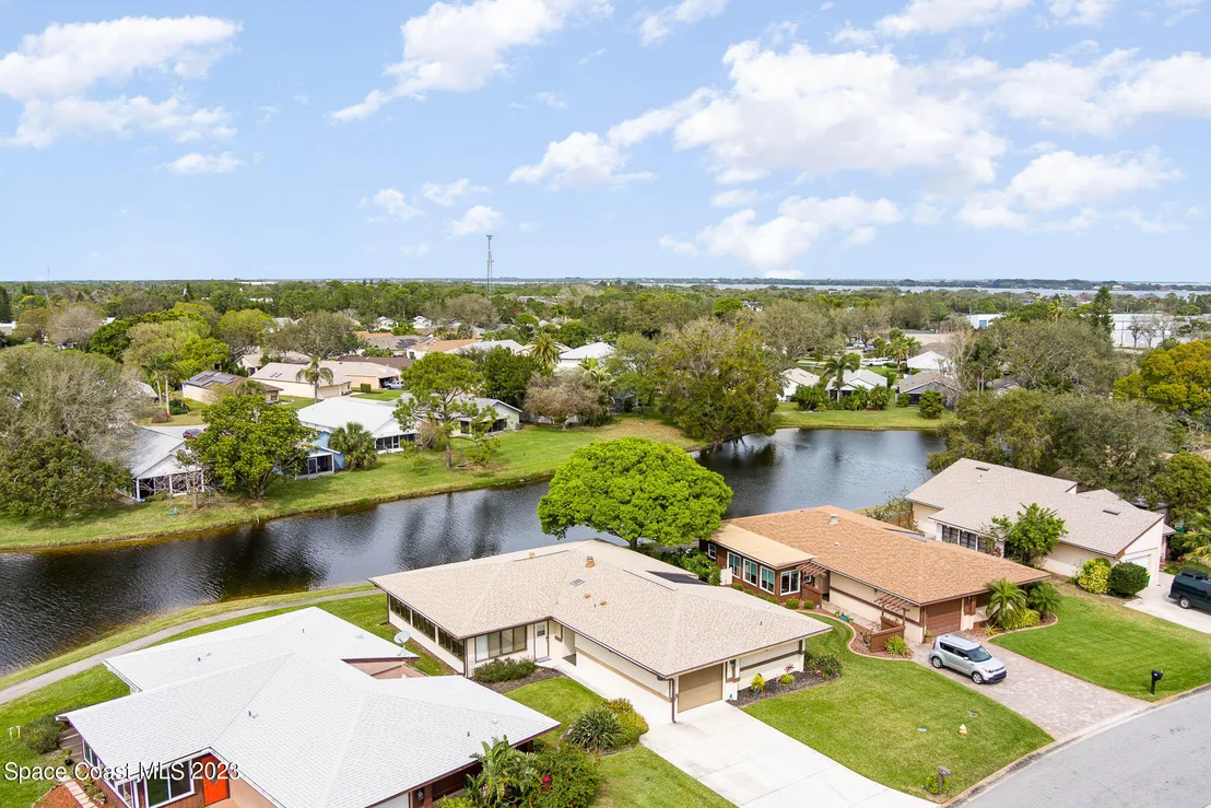 Photo of 320 Bayhead Drive
