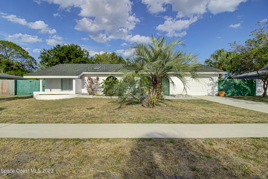 Photo of 1113 Cromey Road NE