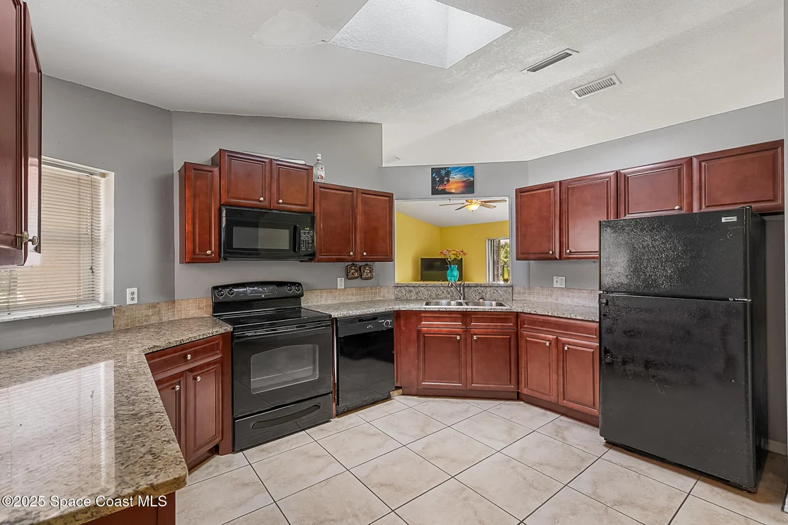 Photo of 1099 Pace Drive NW