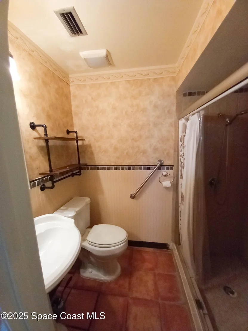 Photo of 5685 Jamaica Road