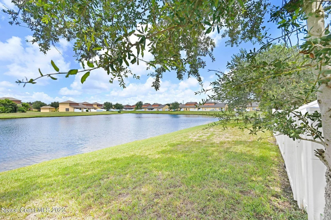 Photo of Unit 103 at 855 Luminary Circle