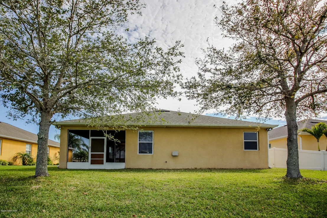 Photo of 1472 Hemingway Boulevard