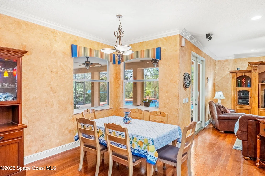 Photo of 4443 Long Lake Road