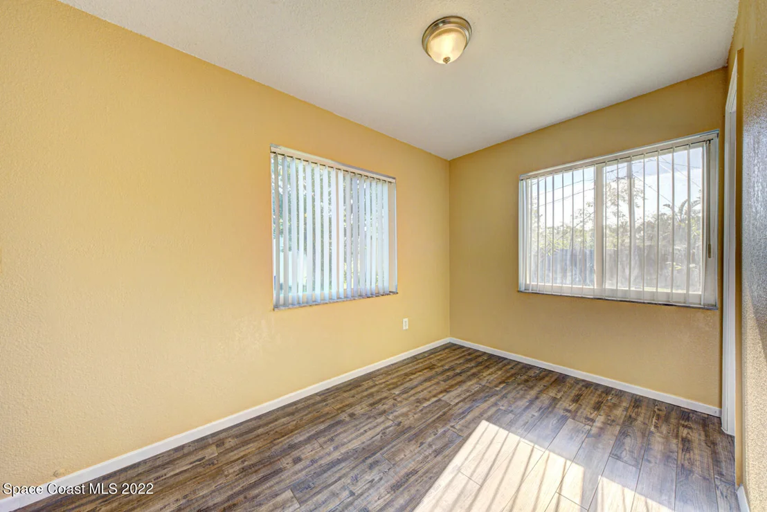 Photo of 1121 Daytona Drive NE