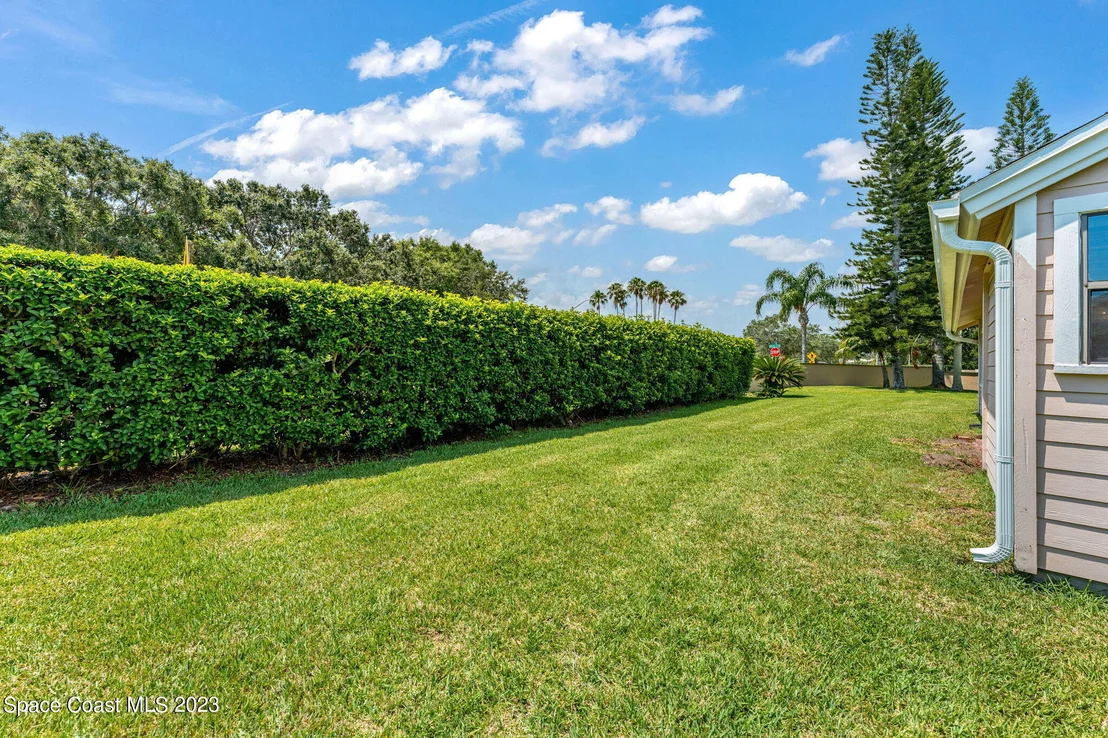 Photo of 885 Ridge Lake Drive