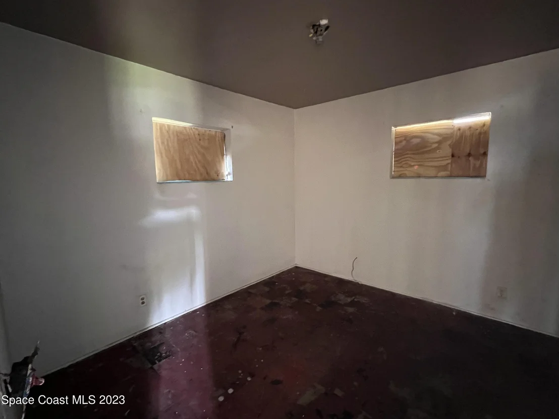 Photo of 2216 Pineapple Avenue