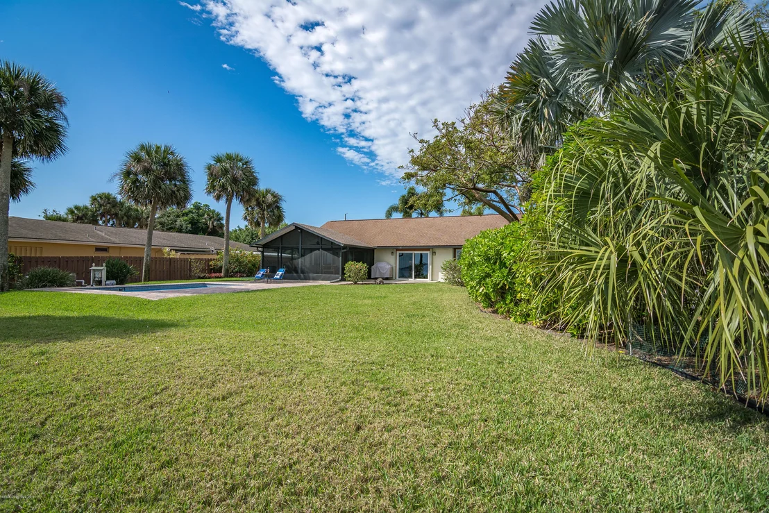 Photo of 3877 Riverside Drive