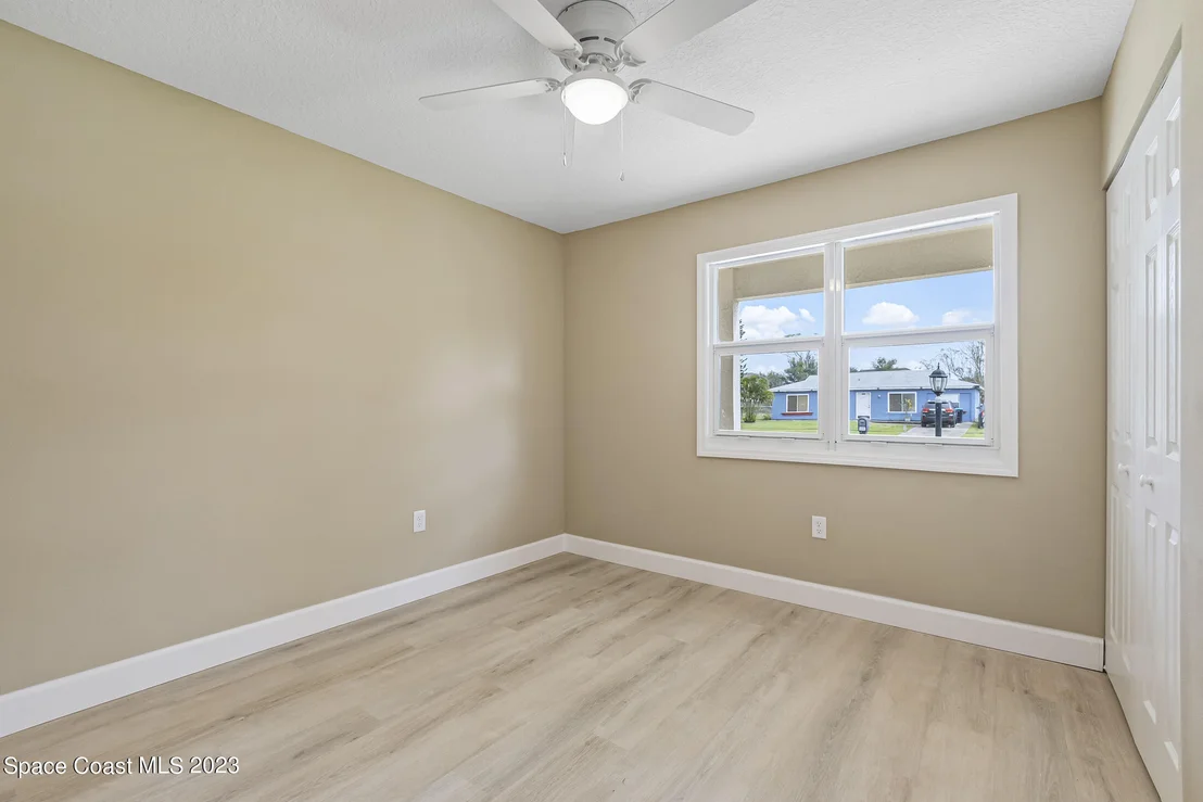 Photo of 1070 Mariposa Drive NE