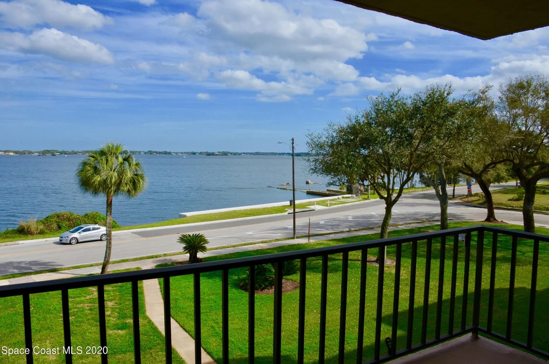 Photo of Unit 303 at 1049 Rockledge Drive