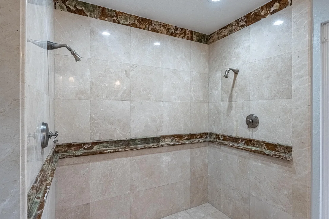 Photo of 4300 Pinewood Road
