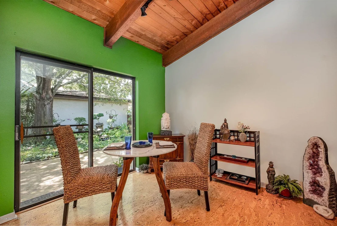 Photo of 303 Myrtlewood Road