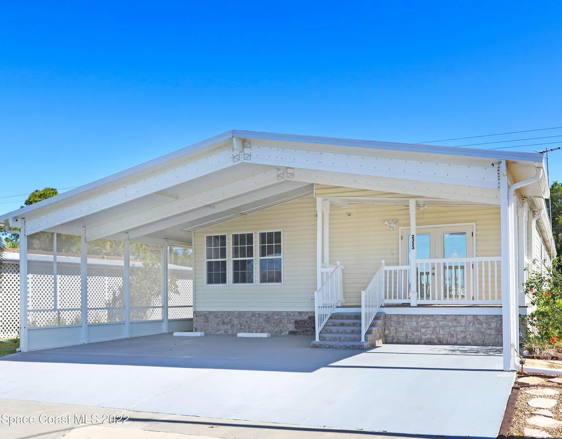 Photo of 2353 Coconut Palm Drive NE