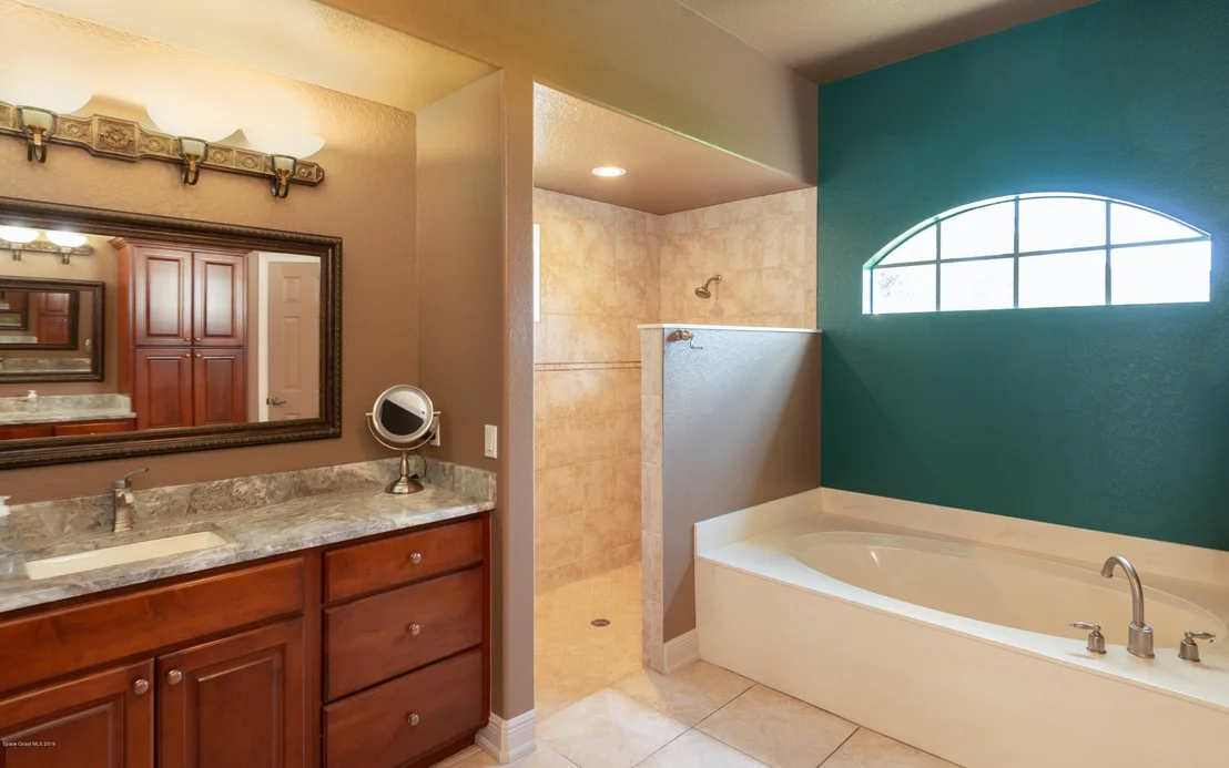 Photo of 6940 Hacienda Drive