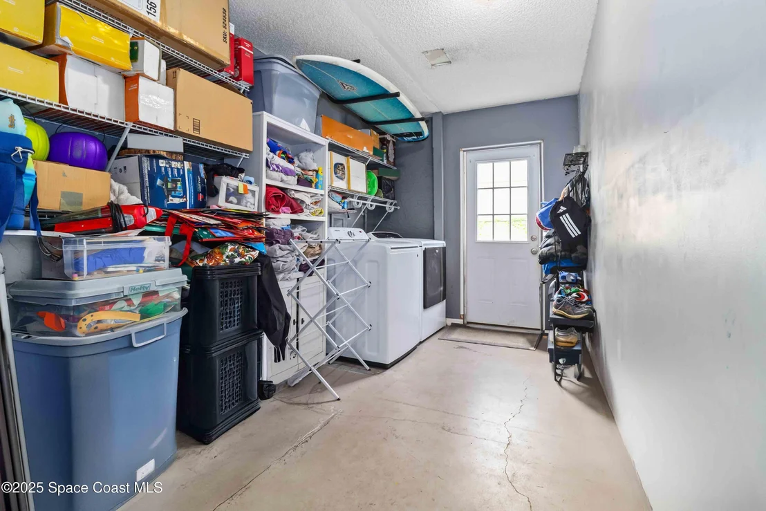 Photo of 6581 Bancroft Avenue