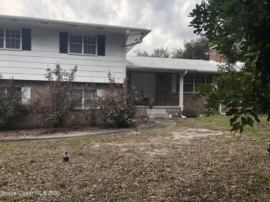 Photo of 1230 N Riverside Drive
