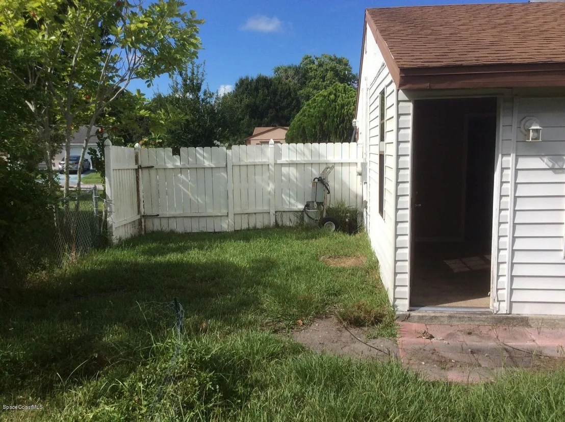 Photo of 1359 Carr Circle NE