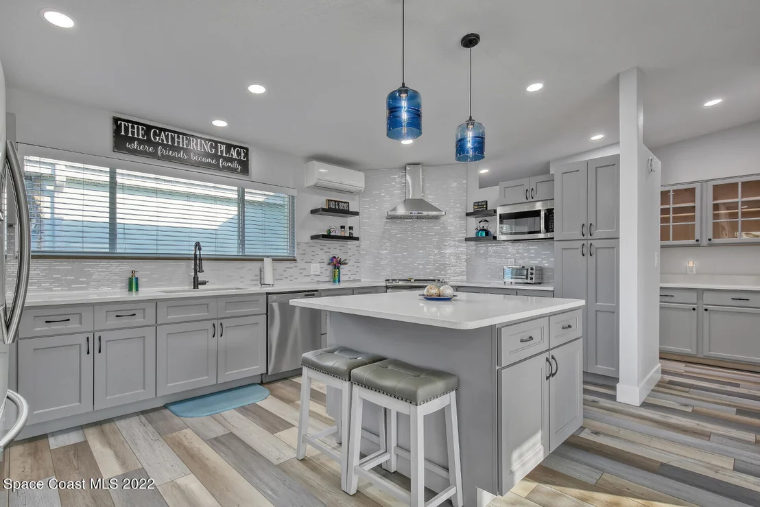 Photo of 760 Pebble Beach Avenue NE