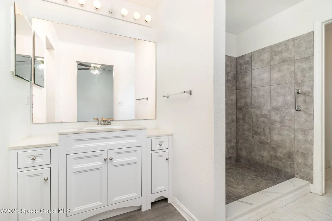 Photo of 6856 Buxton Avenue