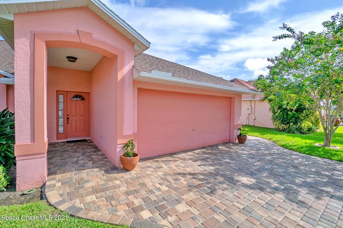 Photo of 1214 Walnut Grove Way