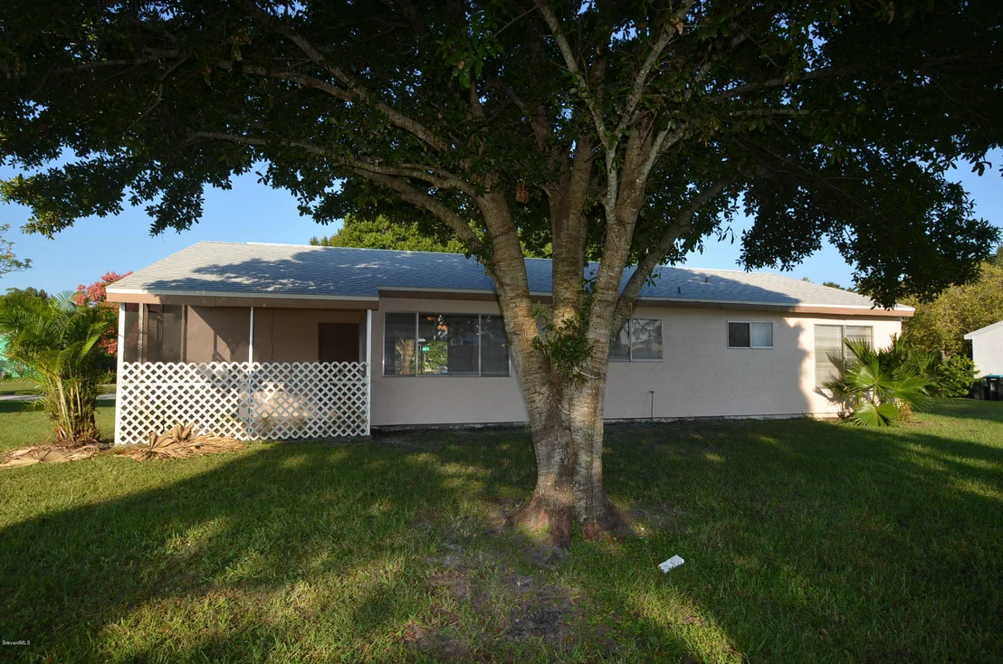 Photo of 1675 NE Fairfield Circle