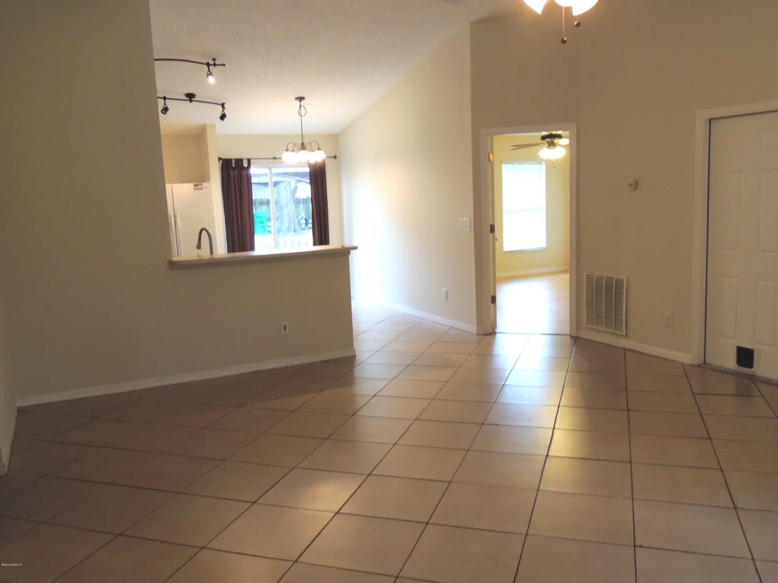 Photo of 6481 La Brea Avenue