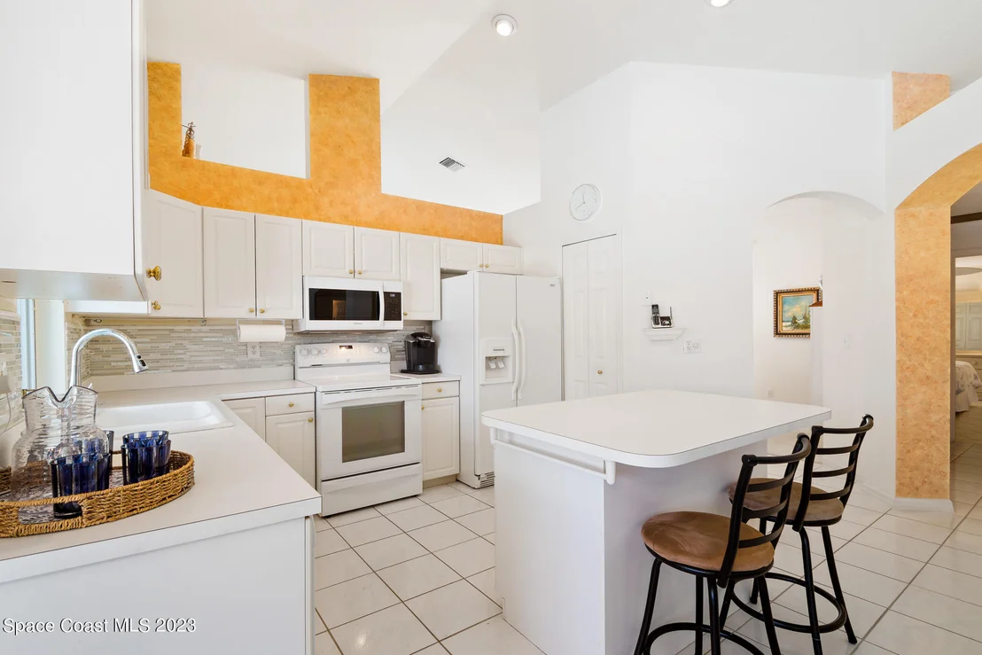 Photo of 2398 Golf Vista Boulevard