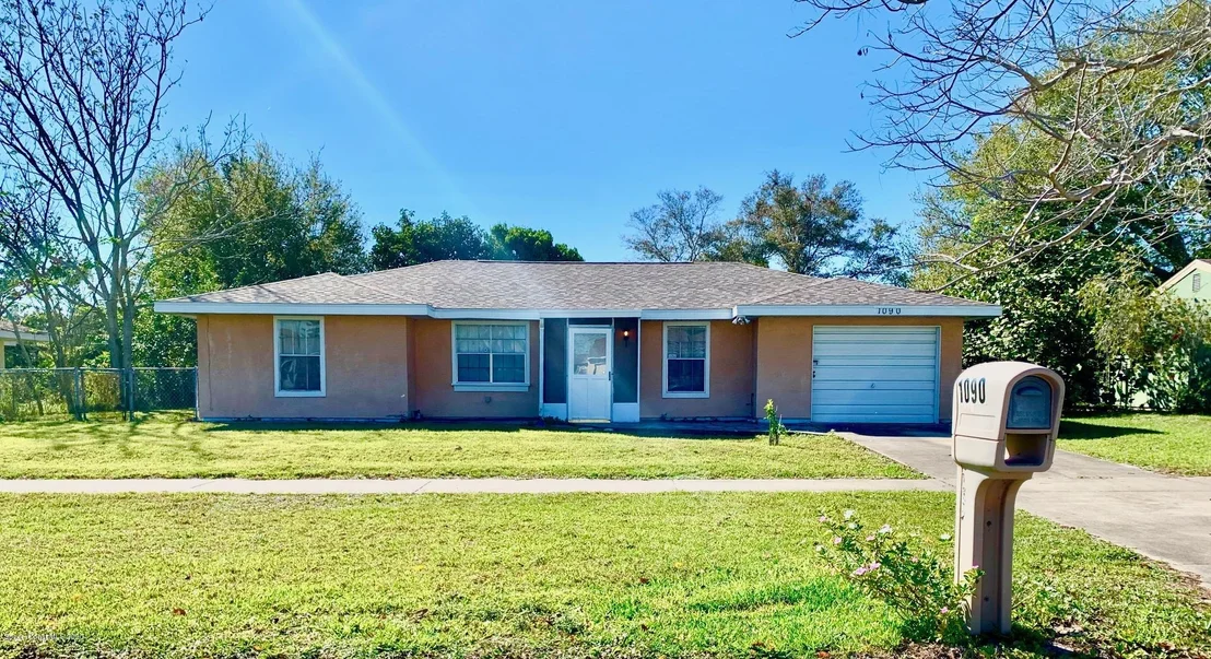 Photo of 1090 Mariposa Drive NE