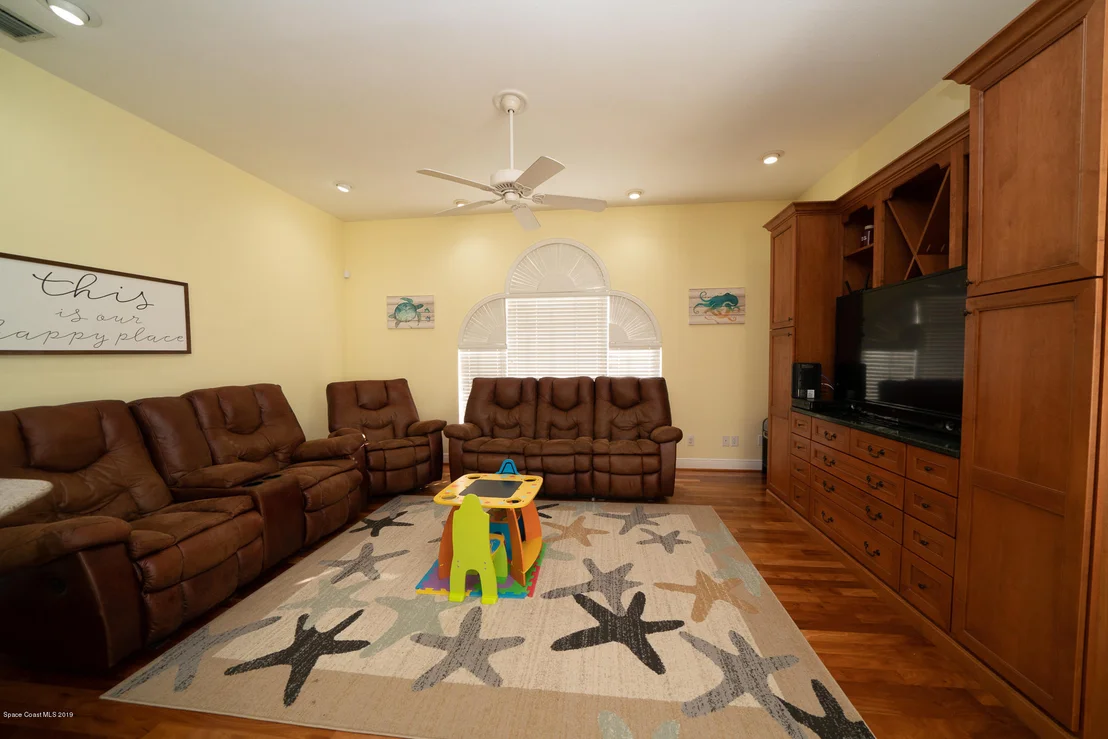 Photo of 973 Whisperoak Drive