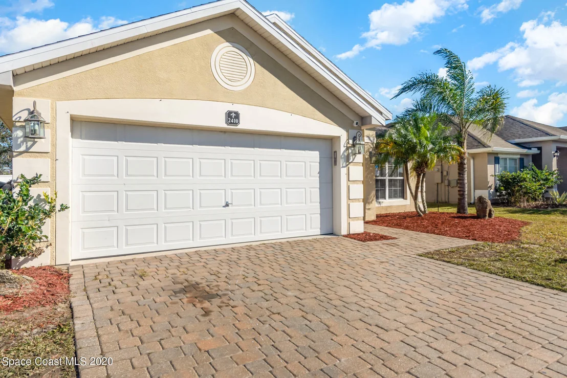 Photo of 2410 Bridgeport Circle