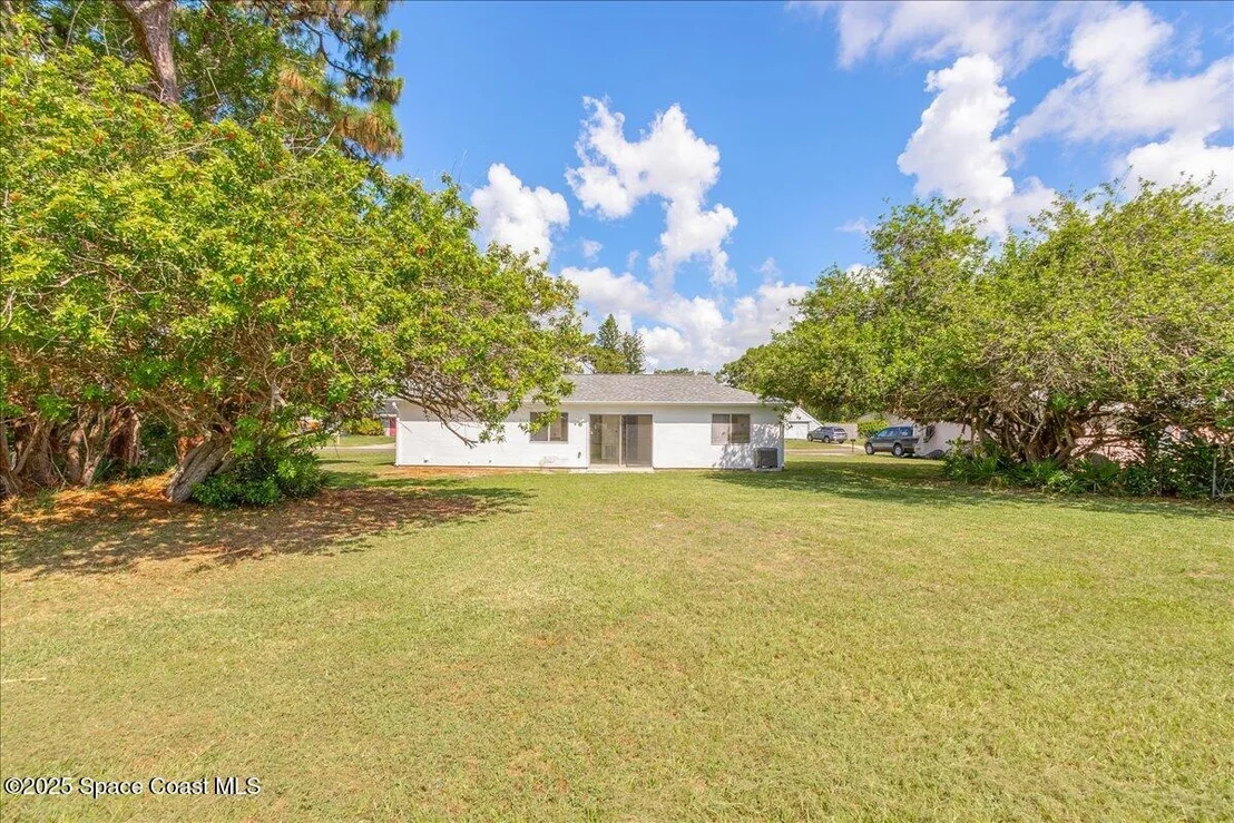 Photo of 933 Gueld Avenue NE