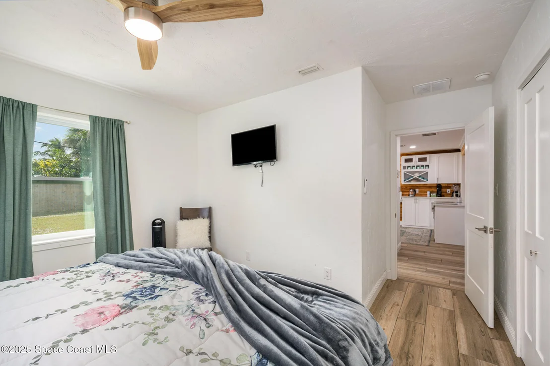 Photo of 113 W Leon Lane