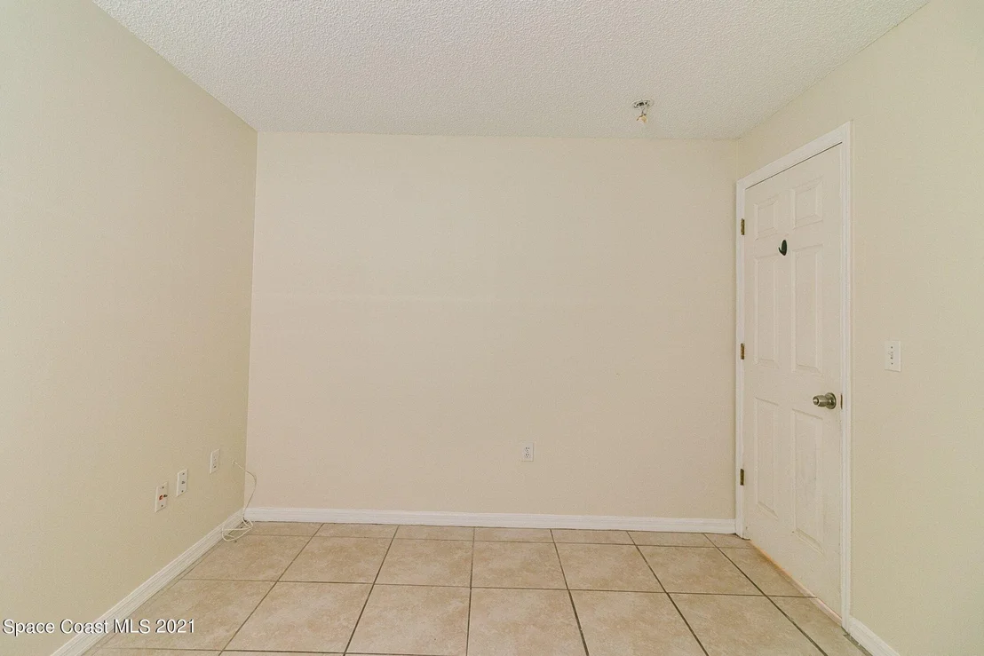 Photo of 1125 White Oak Circle