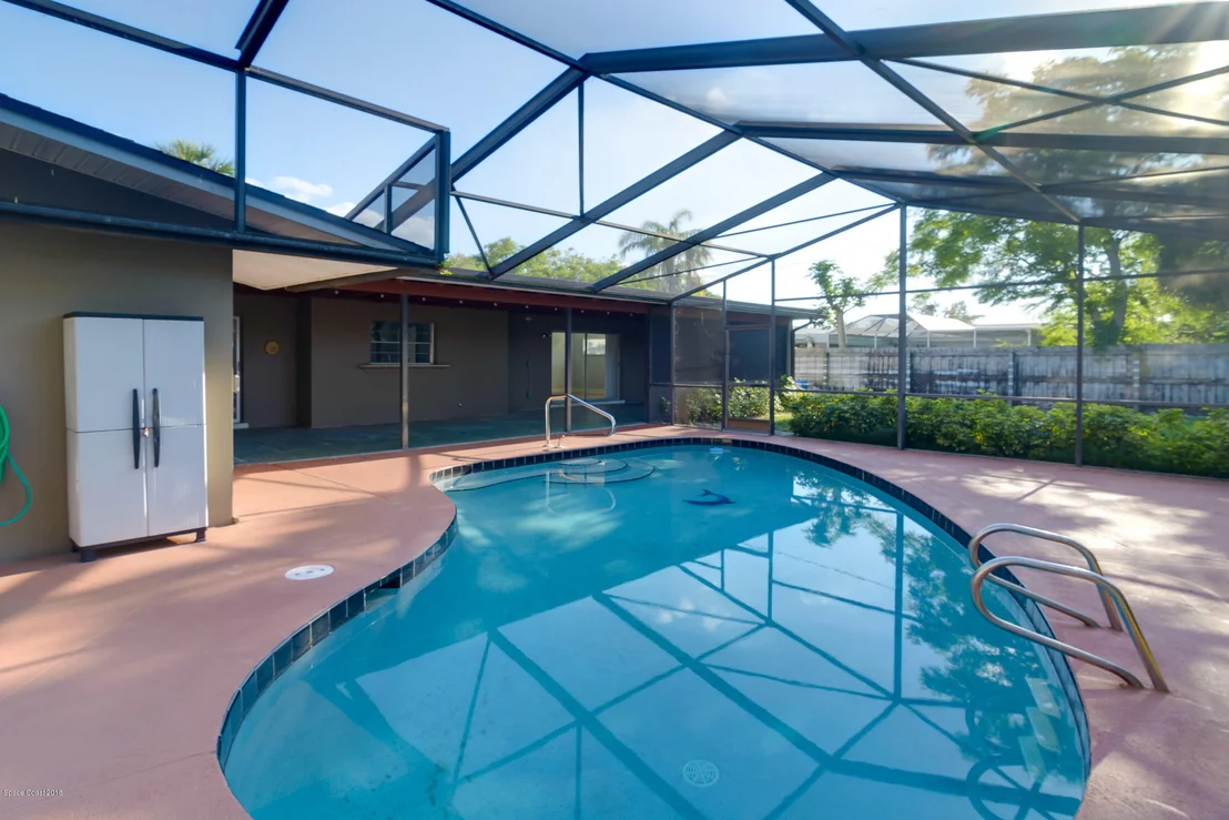 Photo of 306 N Roundtree Drive N