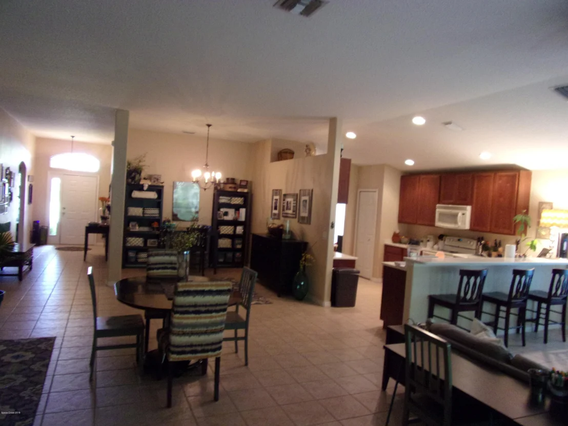 Photo of 884 Tavernier Circle NE