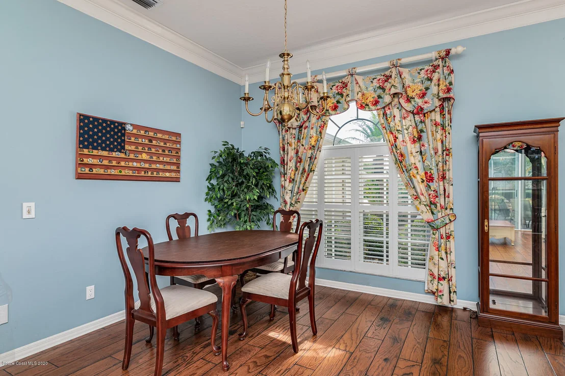 Photo of 5800 Sheffield Place