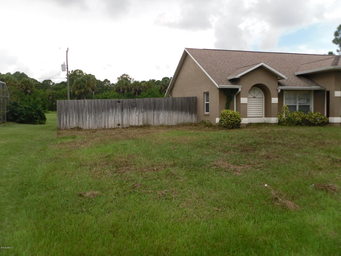 Photo of 166 NE Nemo Circle