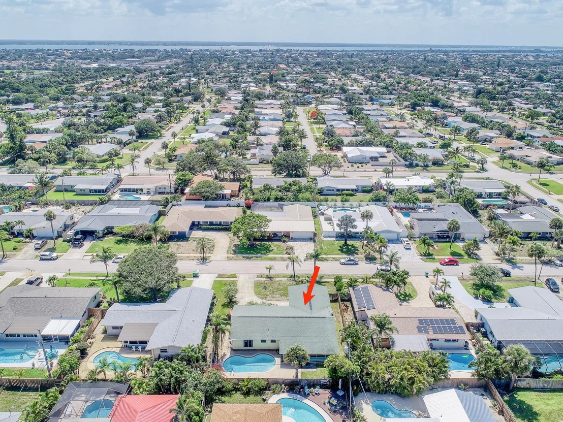 Photo of 619 N Robert Way