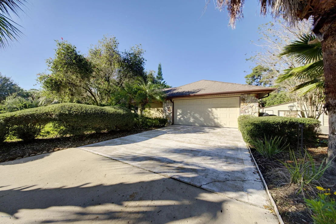 Photo of 1827 S Live Oak Drive