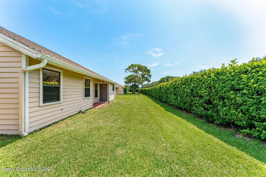 Photo of 885 Ridge Lake Drive