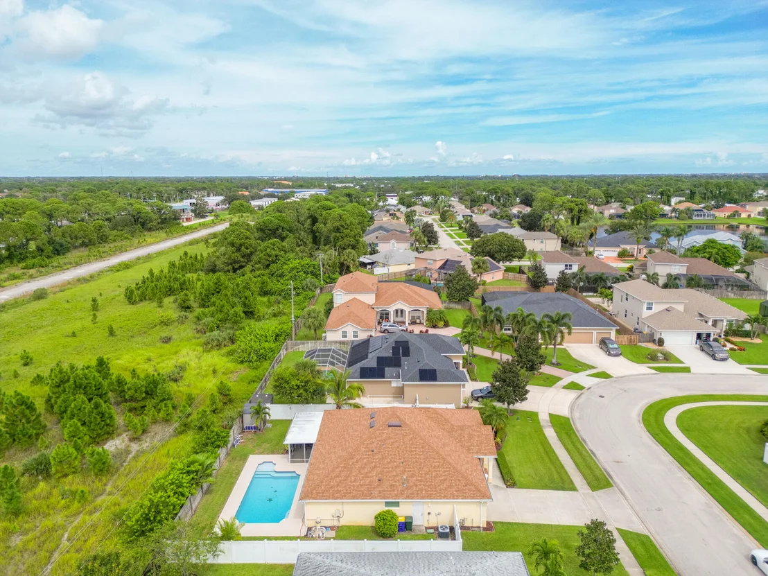 Photo of 552 Glenbrook Circle