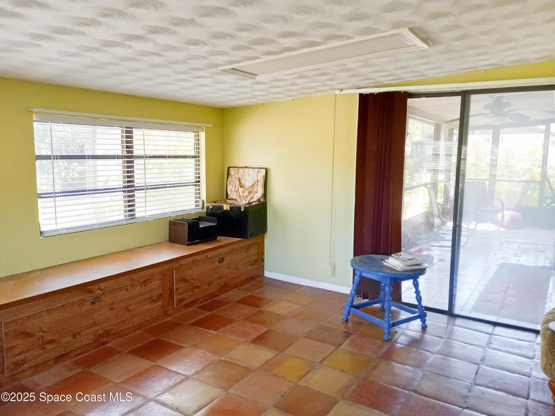 Photo of 5685 Jamaica Road