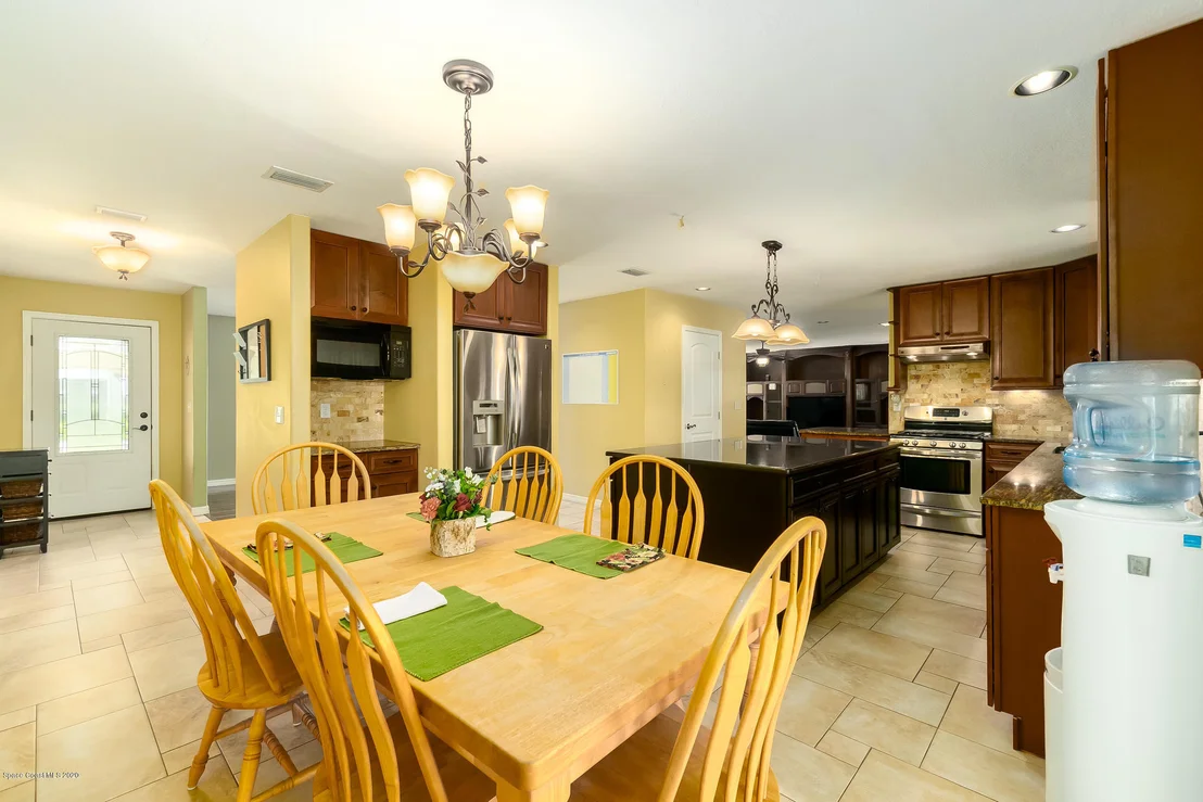 Photo of 810 Cardinal Road