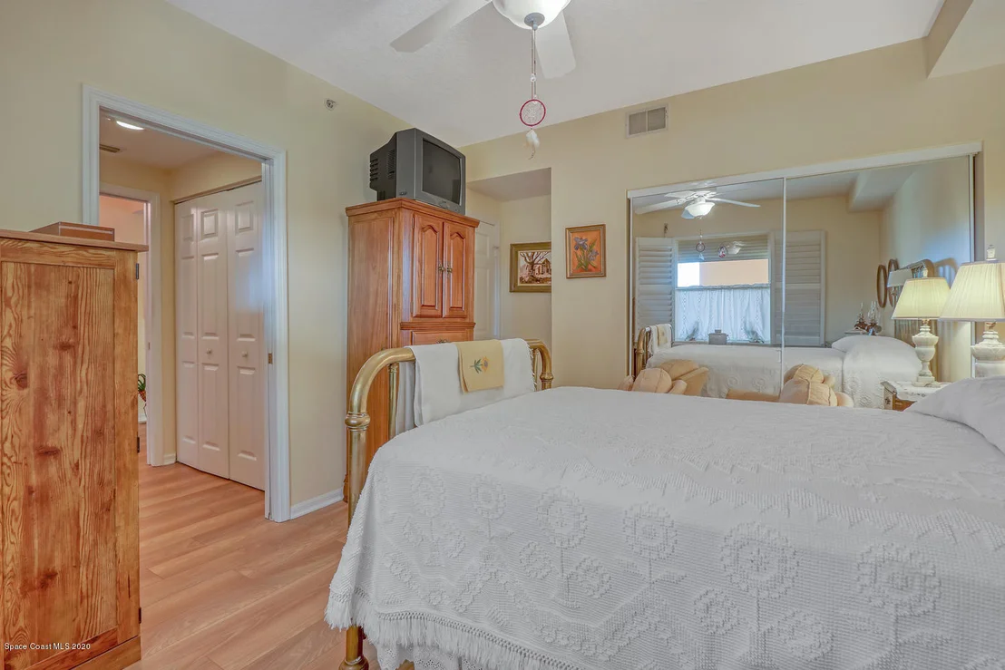 Photo of Unit 405 at 102 Riverside Drive