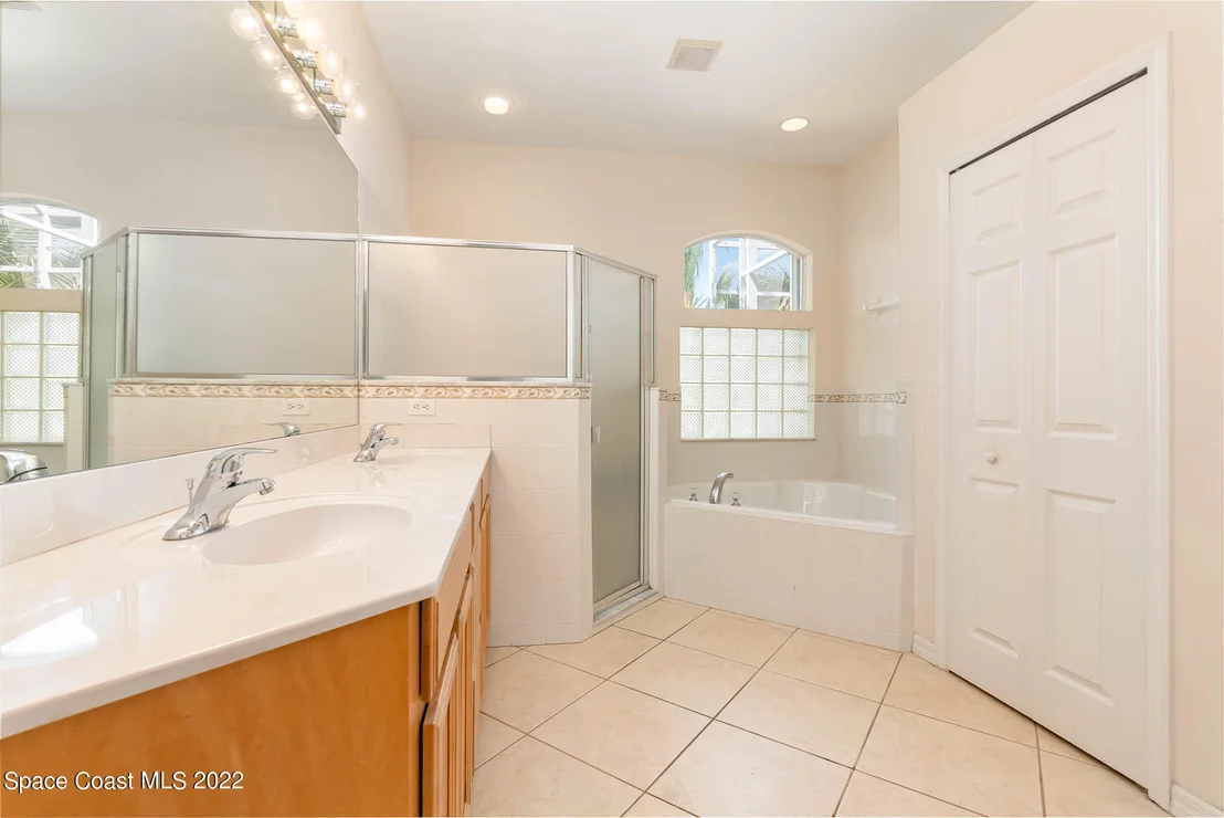 Photo of 4670 Portage Trail