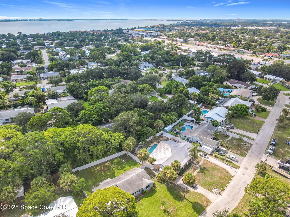 Photo of 819 W Whitmire Drive