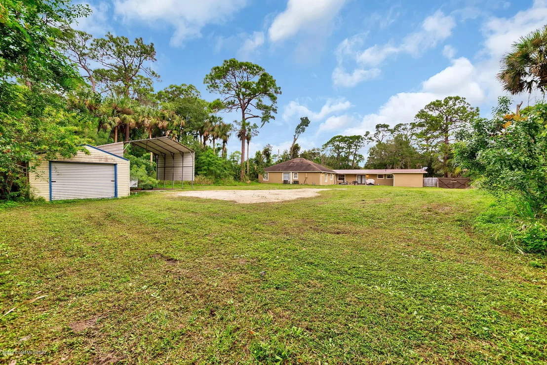 Photo of 1043 Green Road