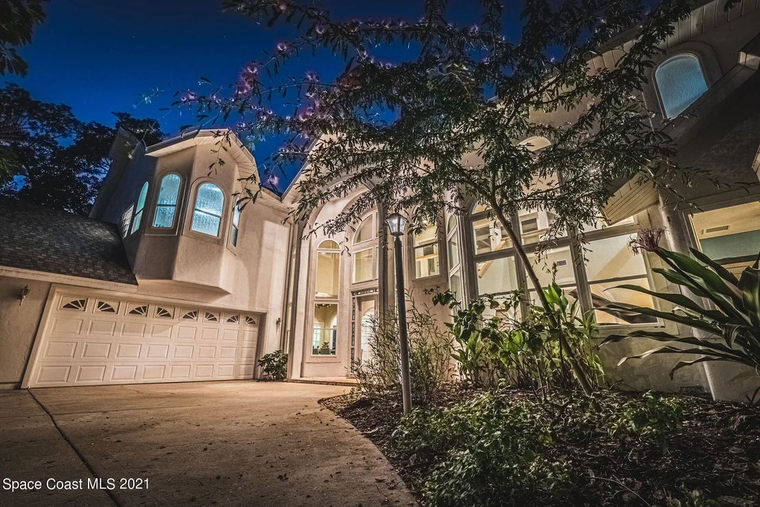 Photo of 472 Peregrine Drive