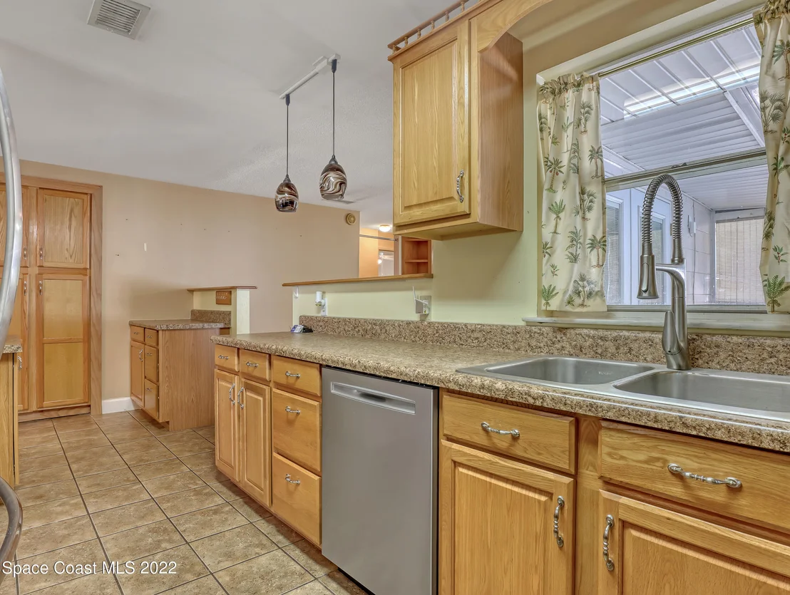 Photo of 916 Kings Post Road