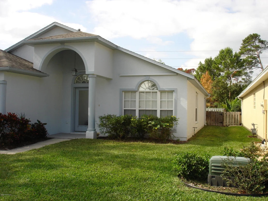 Photo of 1050 NE Pine Creek Circle NE
