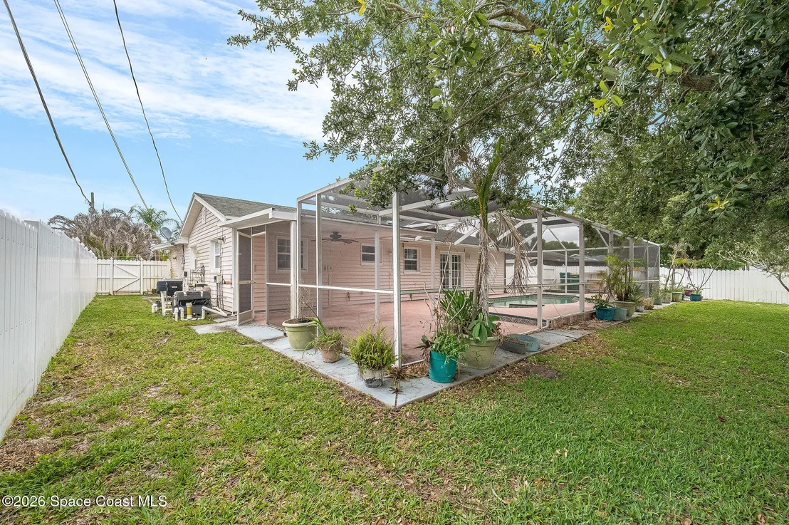Photo of 586 Louvre Drive
